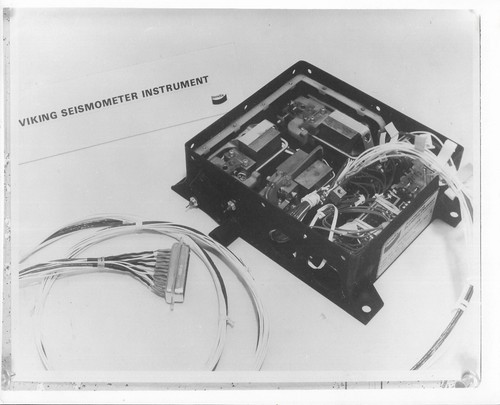 Viking seismometer instrument - viking,